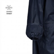 Navy parka sleeve with an elastic cuff; white background with a logo that reads 'LASTİKLİ MANŞET' on the left.
