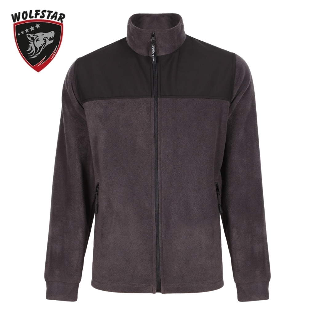 WOLFSTAR SOFTSHELL ROBALI POLAR MONT GRİ (2) Dark gray fleece jacket with black yoke, full-zip front, and zip pockets; Wolfstar branding visible at left.