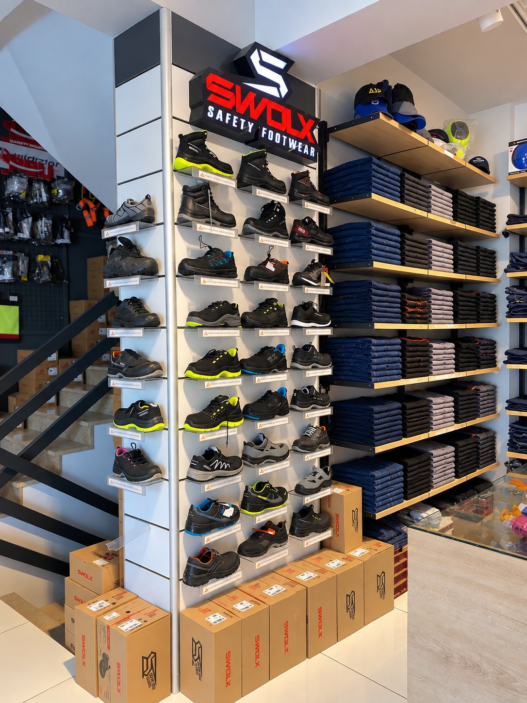 interior_retail_store_scene_shoe_workwear_shop_WEB